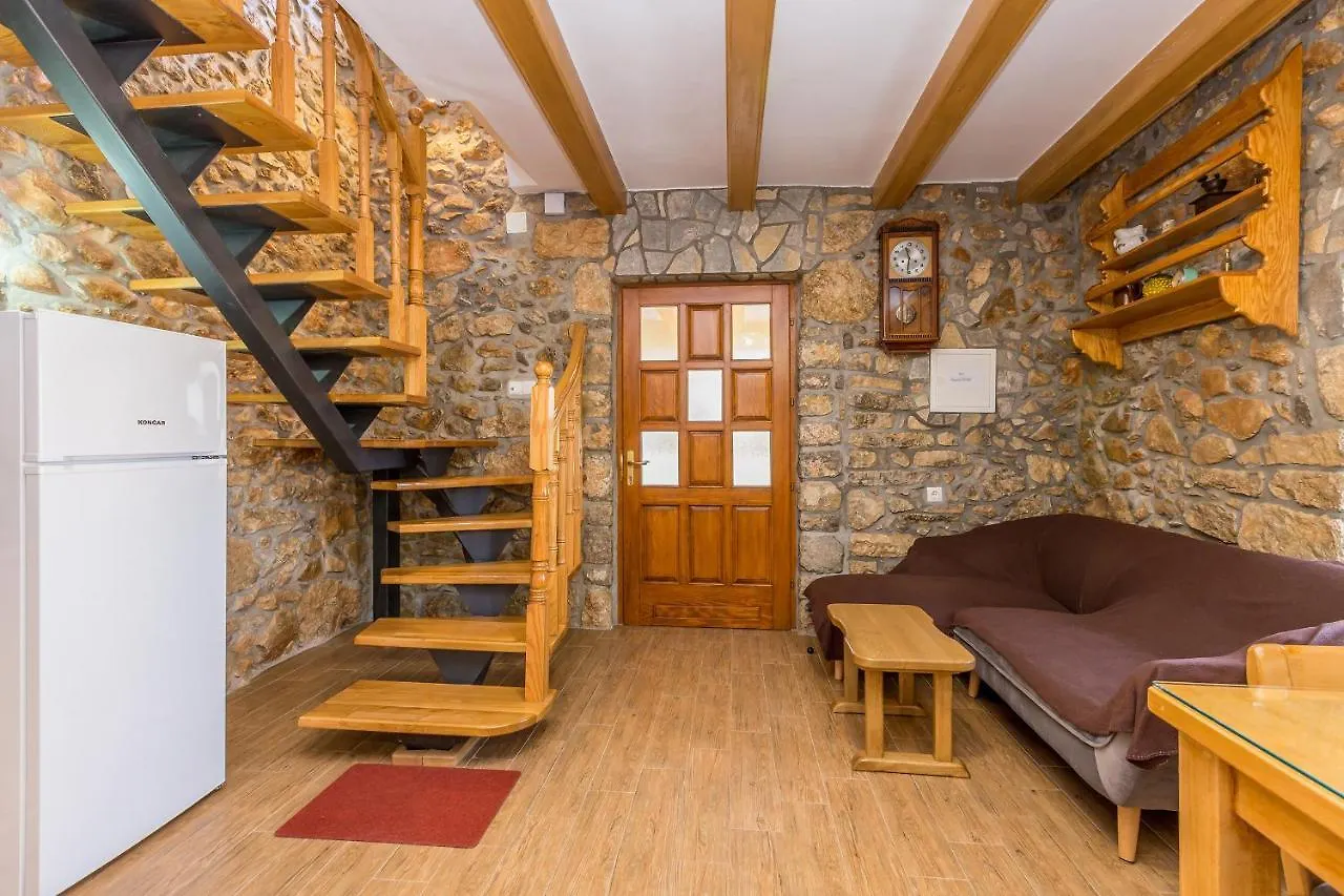 Holiday Home Vrh Kroatien